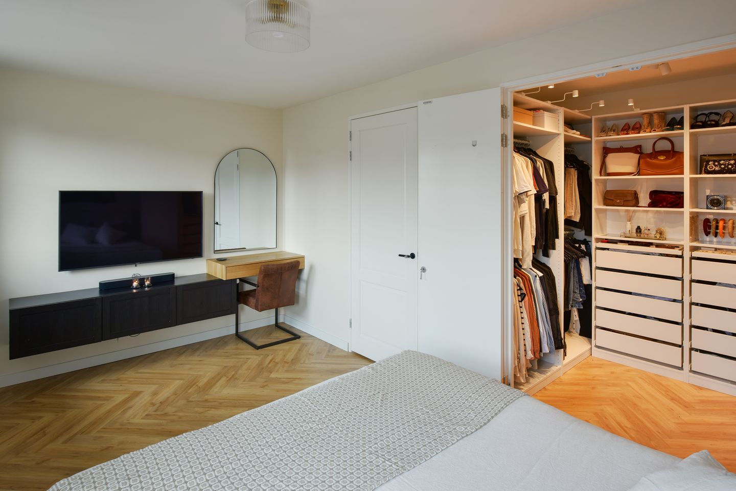 Foto 14 van Gevers van Endegeeststraat 6