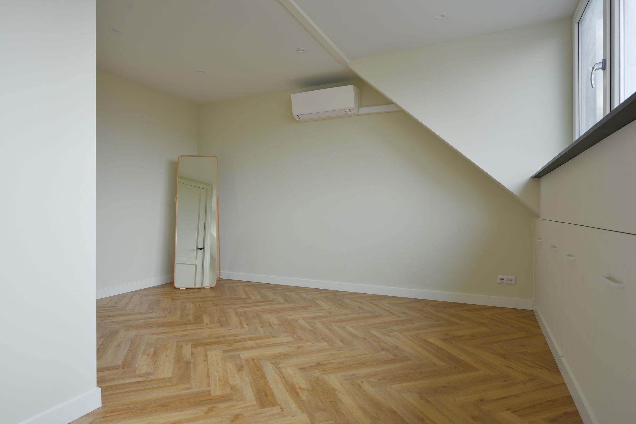 Foto 21 van Gevers van Endegeeststraat 6