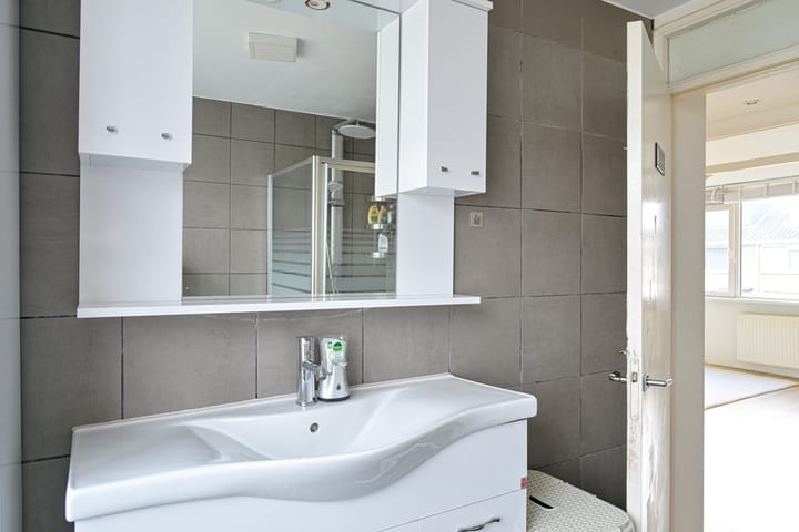 Foto 16 van Cornelis Outshoornstraat 21