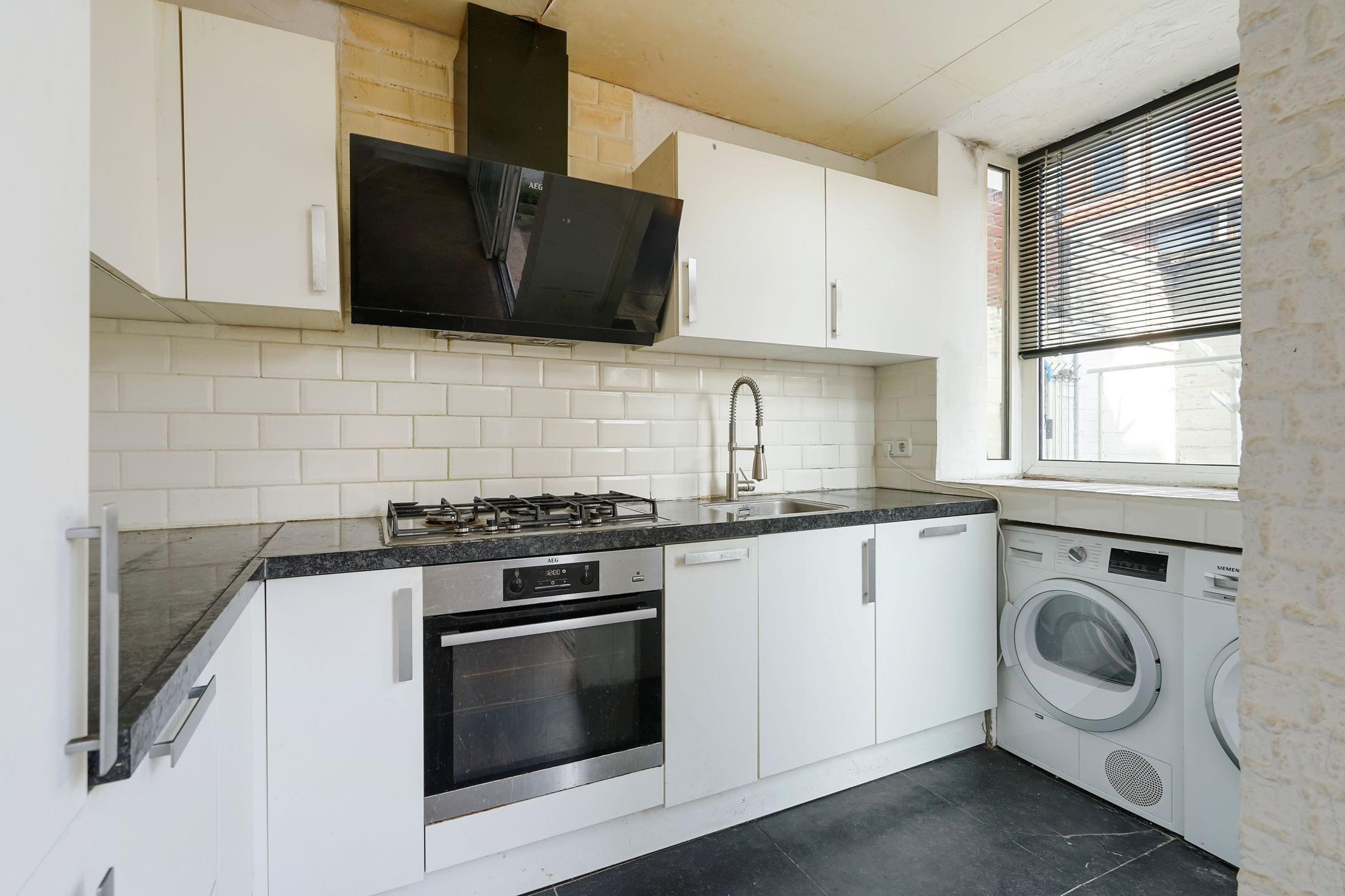 Foto 15 van Boele van Hensbroekstraat 18