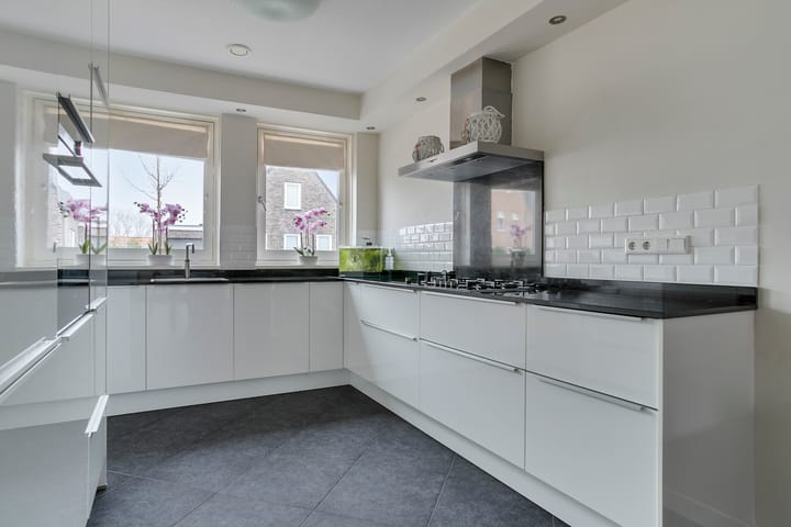 Photo 17 of Dokter Zoetemanstraat 12