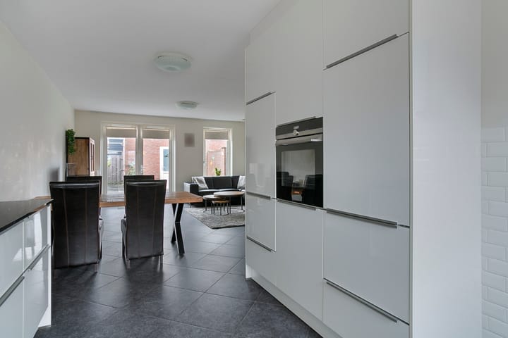 Photo 19 of Dokter Zoetemanstraat 12