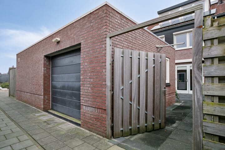 Photo 36 of Dokter Zoetemanstraat 12