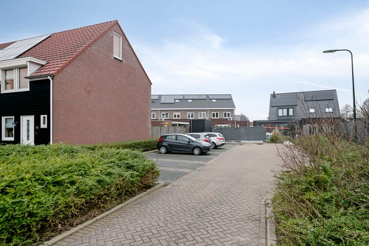 Photo 40 of Dokter Zoetemanstraat 12