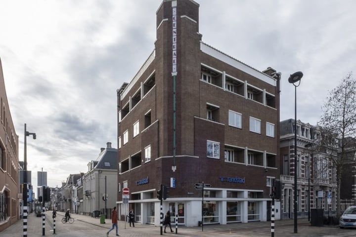 Spoorlaan 422, Tilburg