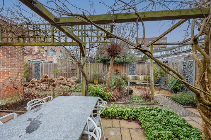 Foto 29 van Iwan Kantemanplein 2