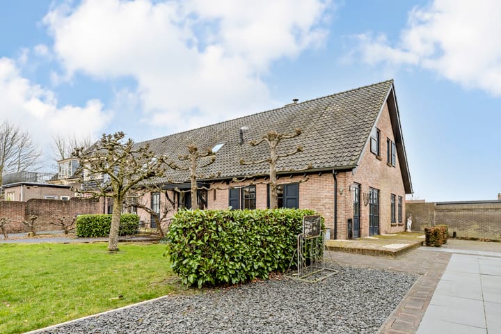 Foto 1 van Spuistraat 4