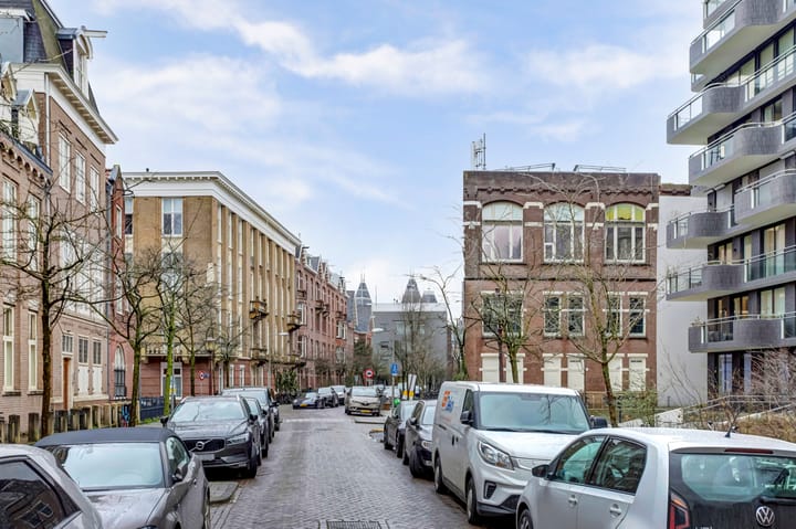 Photo 2 of Pieter de Hoochstraat 17-D