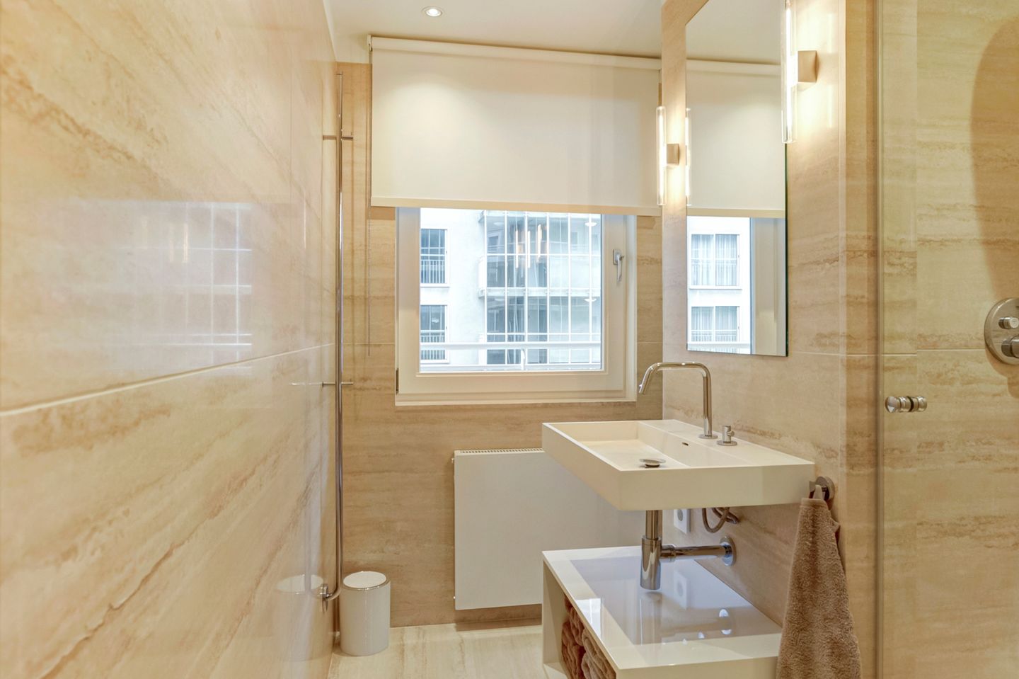 Photo 29 of Pieter de Hoochstraat 17-D