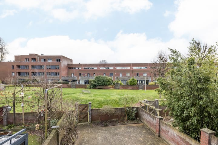 Foto 32 van Burg. van Rooystraat 33