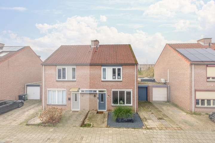 Foto 1 van Mahoniestraat 39