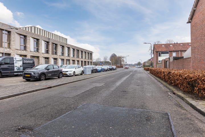 Foto 47 van Bruno Renardstraat 19