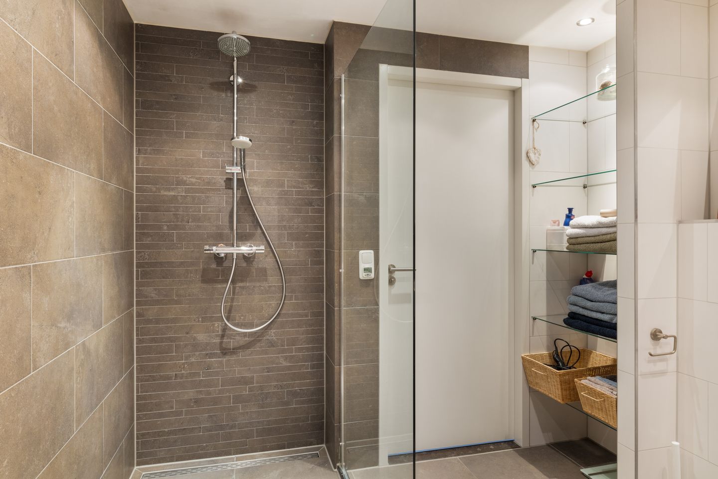 Photo 20 of Rosa Spierstraat 2