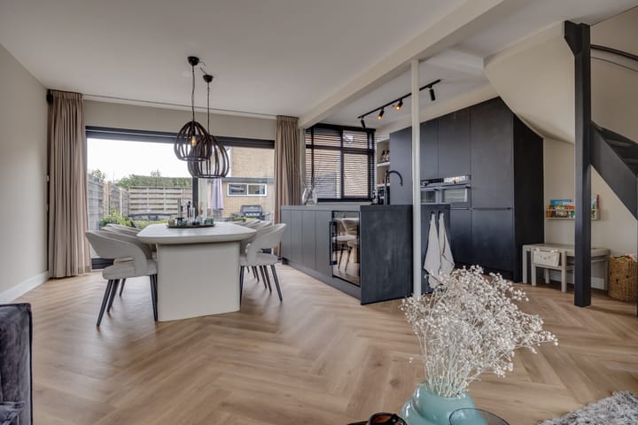 Foto 8 van Rijnevegt 10