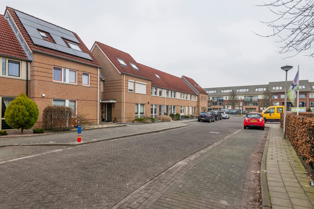 Photo 2 of J.H. L.-van Herwaardenstraat 69