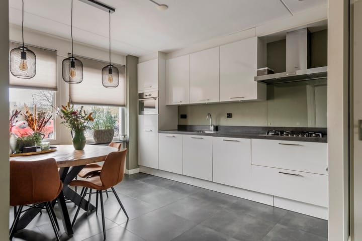 Photo 13 of J.H. L.-van Herwaardenstraat 69