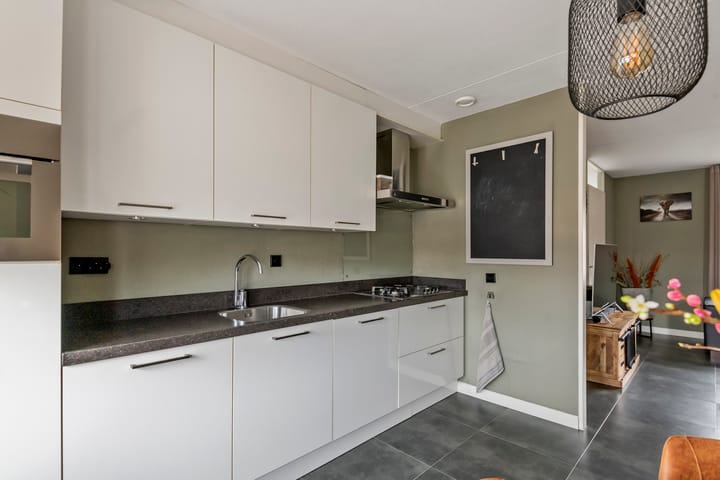 Photo 15 of J.H. L.-van Herwaardenstraat 69