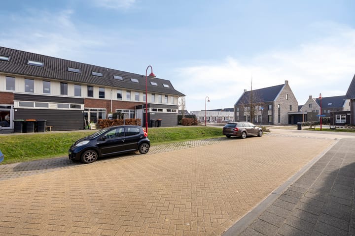 Foto 7 van Saparua 5