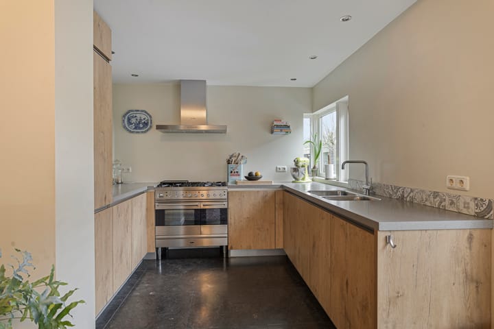 Photo 24 of Plantsoenstraat 7