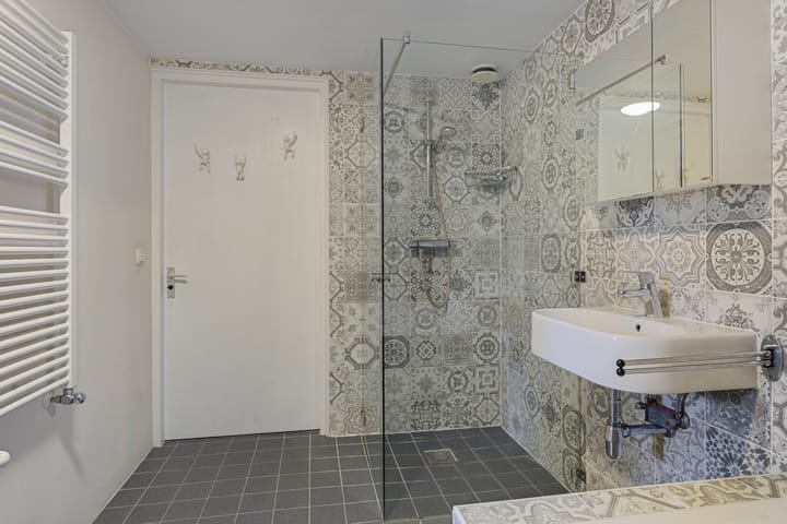 Photo 36 of Plantsoenstraat 7