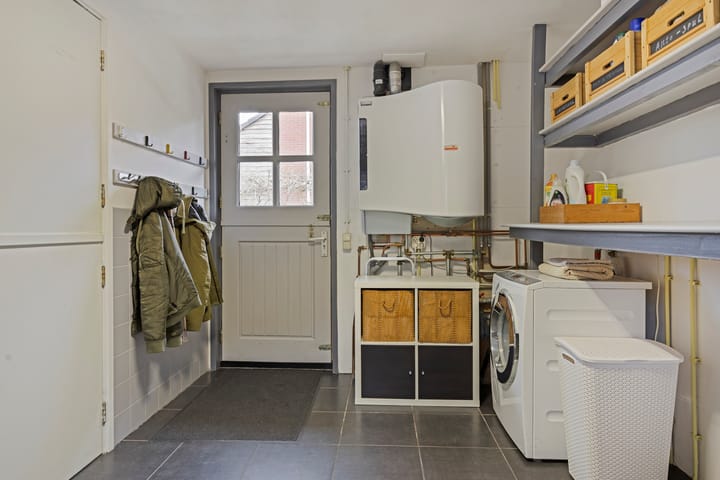 Photo 38 of Plantsoenstraat 7