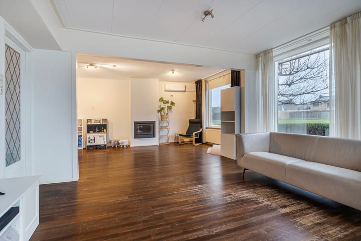 Photo 4 of Willem Alexanderstraat 2