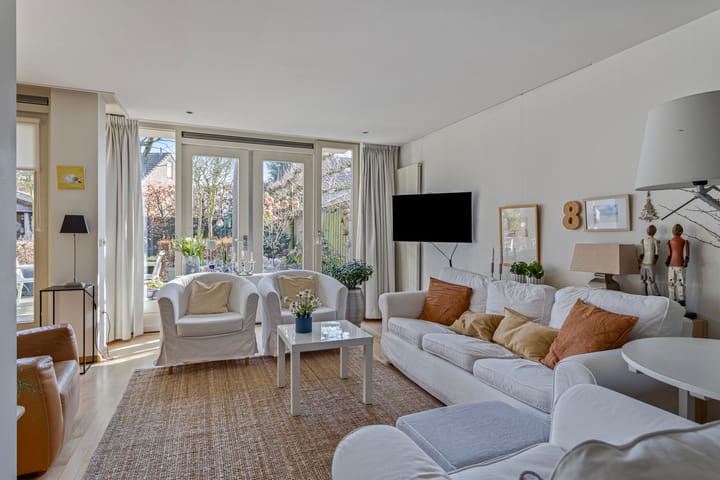 Foto 15 van Adelheid van Voornstraat 8