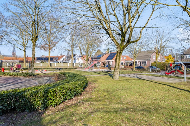 Foto 42 van Adelheid van Voornstraat 8