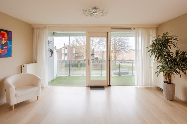 Photo 6 of Augustalaan 176