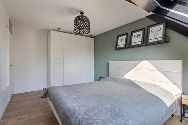 Foto 23 van Smaragd 55