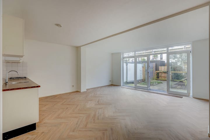 Photo 2 of Bentinckstraat 89-H