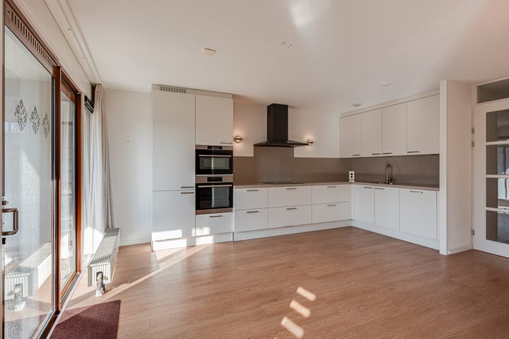 Photo 6 of Zeshoven 35