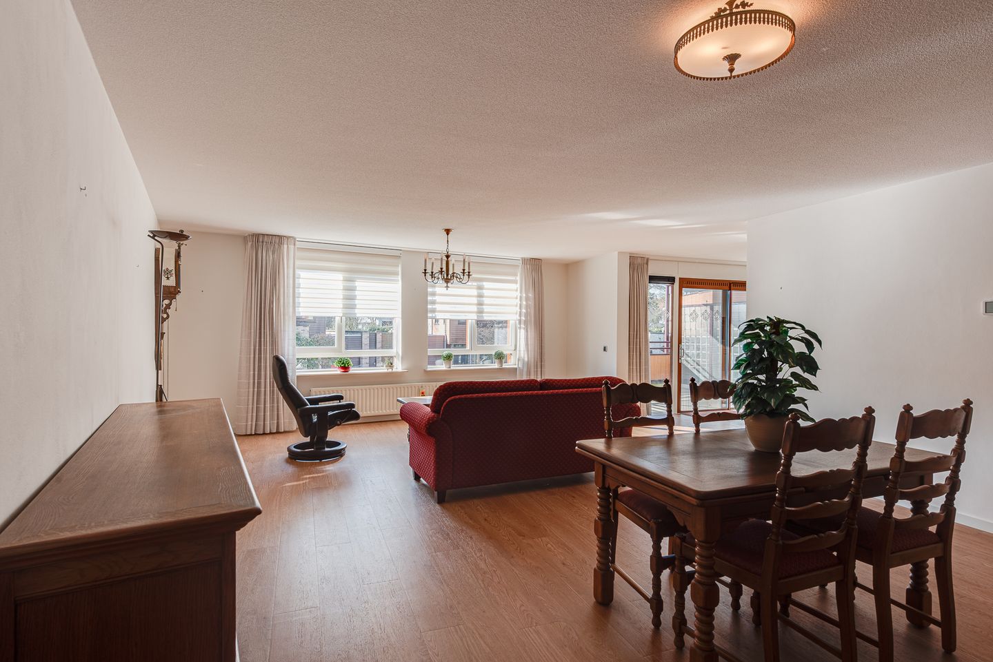 Photo 10 of Zeshoven 35