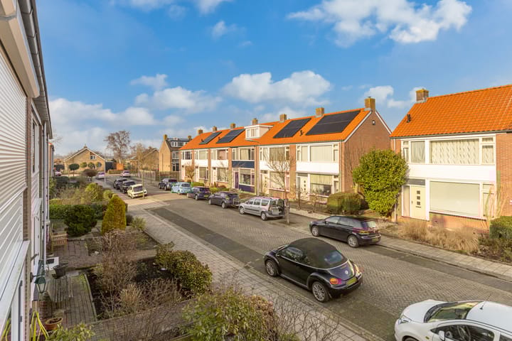 Foto 35 van Azaleastraat 15