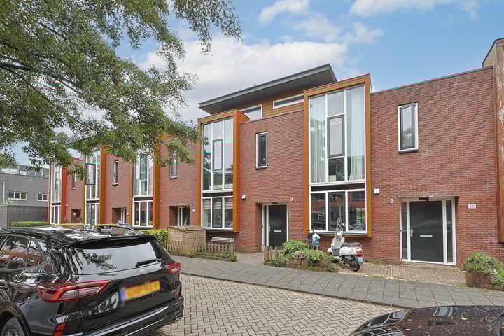 View photo of Serenade 22