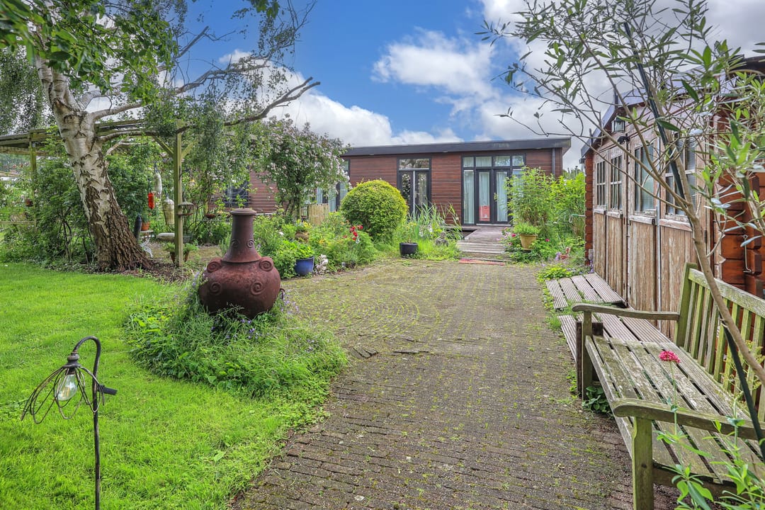 Foto 1 van Zwarte Pad 6