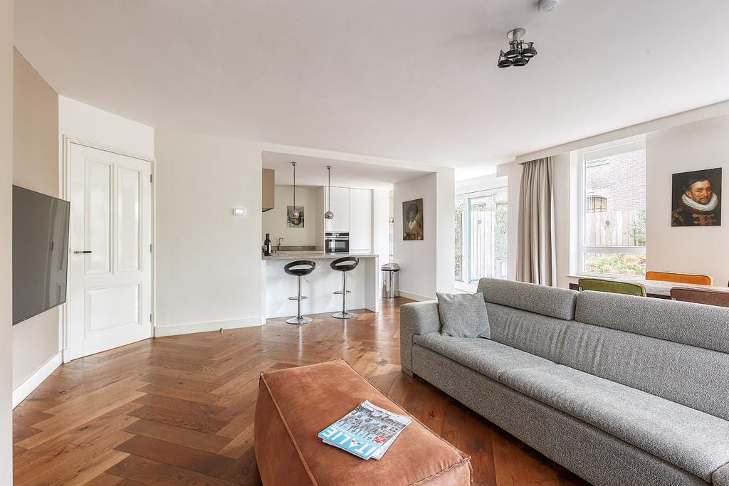 Photo 7 of Johan van Oldenbarneveltlaan 33