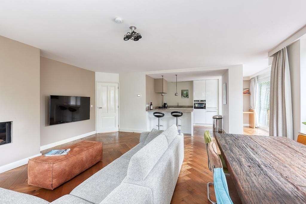 Photo 8 of Johan van Oldenbarneveltlaan 33