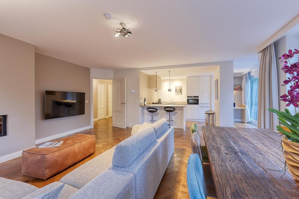 Photo 9 of Johan van Oldenbarneveltlaan 33