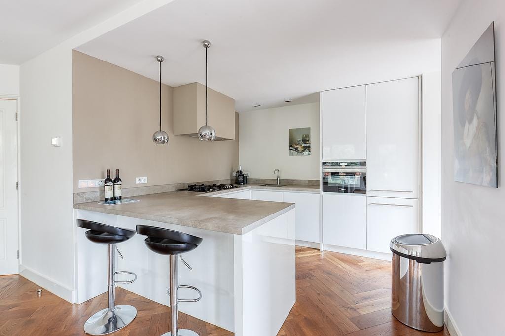 Photo 10 of Johan van Oldenbarneveltlaan 33