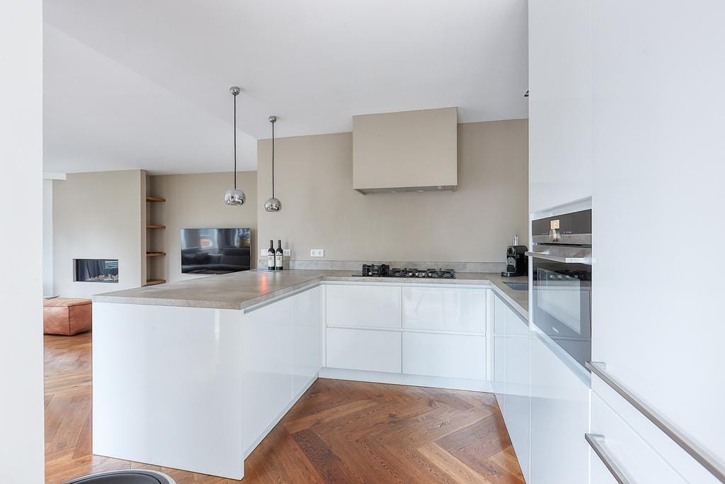 Photo 11 of Johan van Oldenbarneveltlaan 33