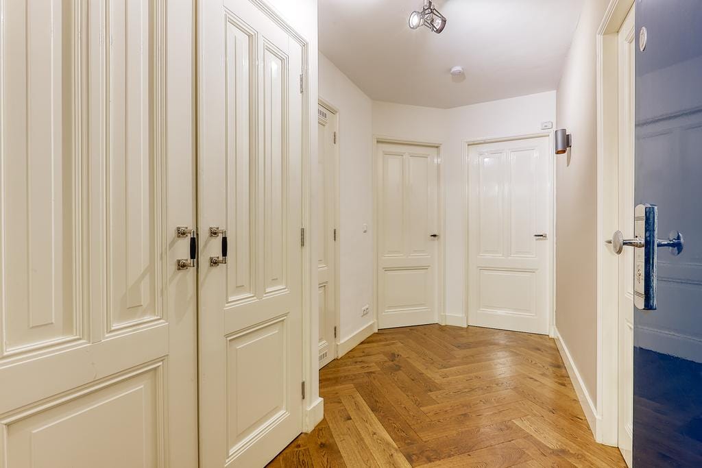 Photo 12 of Johan van Oldenbarneveltlaan 33