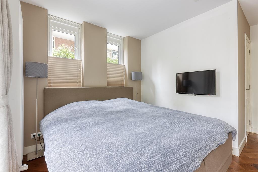 Photo 16 of Johan van Oldenbarneveltlaan 33