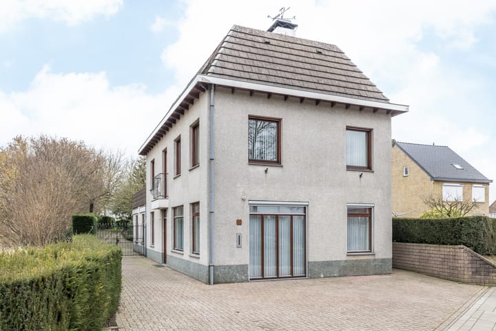 Photo 1 of Doctor Huntjensstraat 1