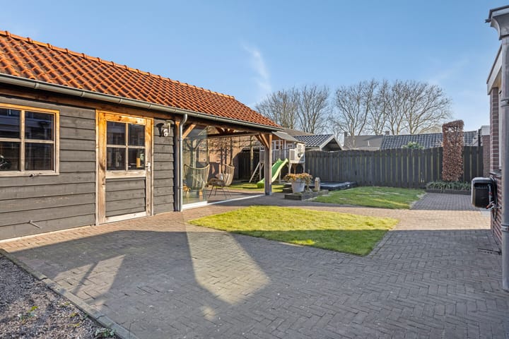 Foto 46 van Vladerackenstraat 8