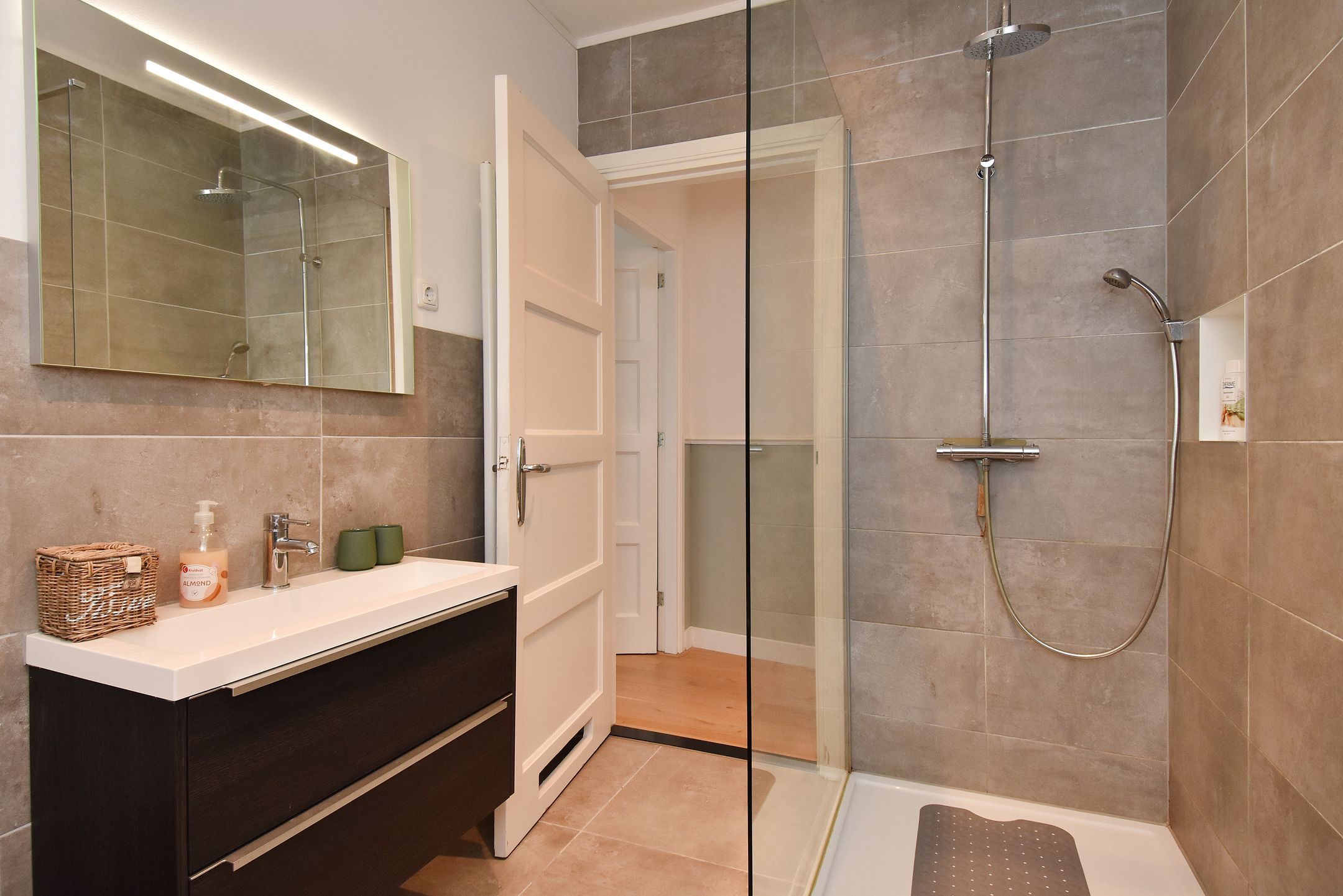 Foto 27 van Gevers Deynootweg 84