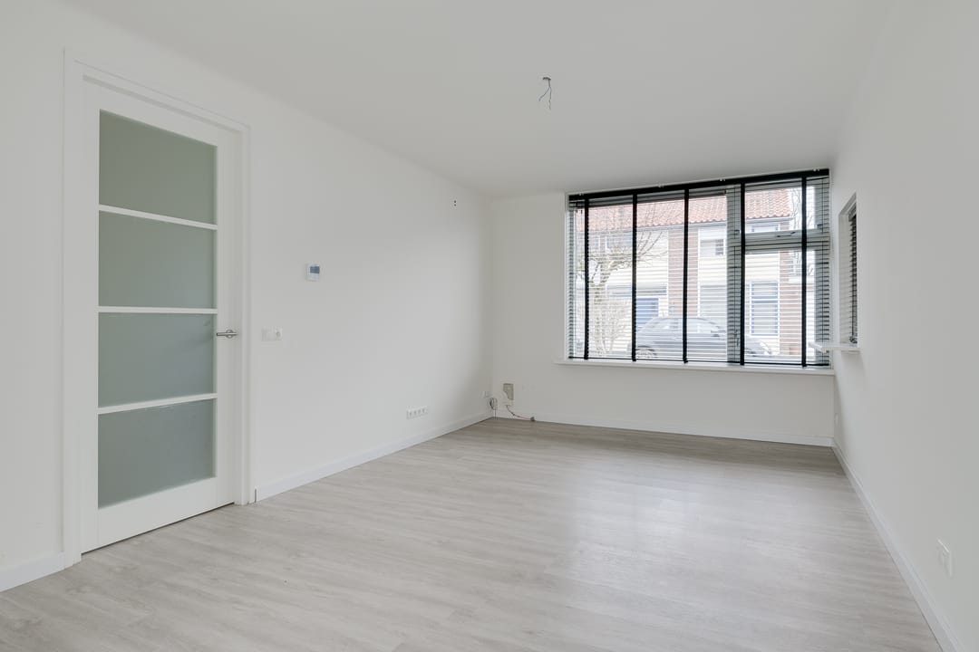 Photo 13 of Meidoornstraat 8