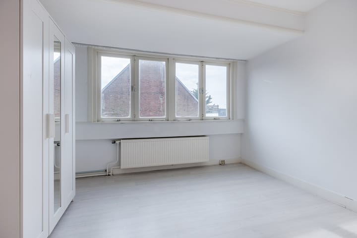 Foto 15 van Azaleastraat 18-A