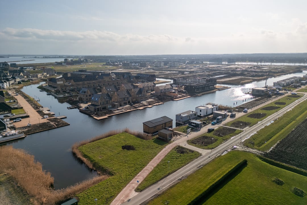 Photo 67 of Helling 52