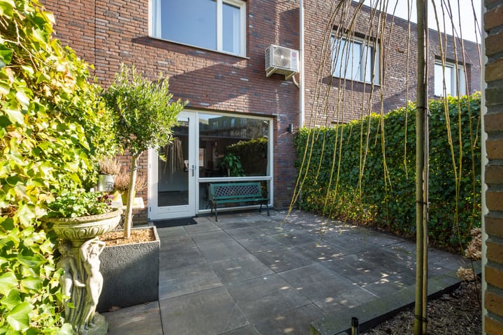 Photo 4 of Demerstraat 10